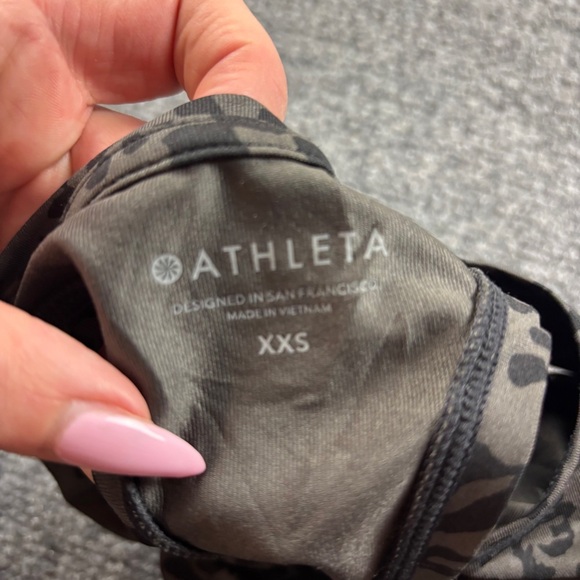 ATHLETA Women’s Shanti Leopard Print Racerback Cropped Black/Grey size: XXS - Picture 3 of 7